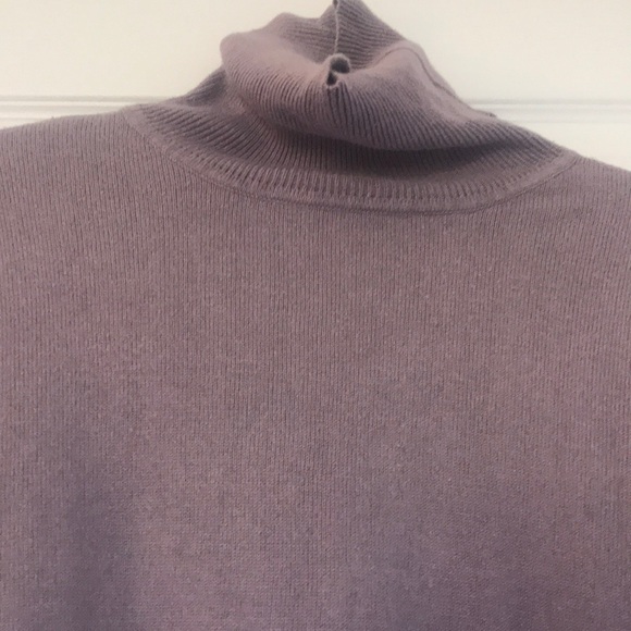 💕Casual Corner Silk Cashmere Turtleneck💕 - Picture 2 of 5